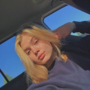 Meet your Posher, Alexia